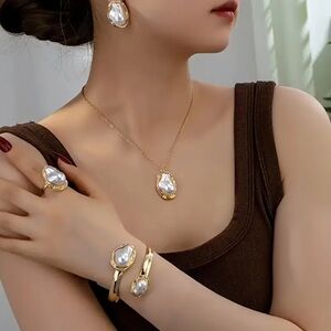 2-Piece Necklace Earrings Gift Romantic Pearl Jewelry Set ✨